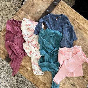 9m Carter’s Baby girl Onesies and matching set